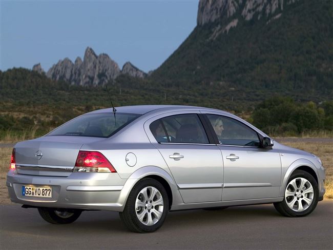 Отзывы владельцев Opel Astra Family Sedan